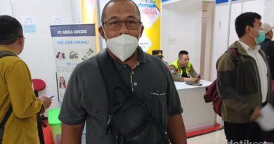 Ayah Dan Anak Ini Sama-Sama Nganggur, Ke Job Fair Bareng Buat Cari Kerja